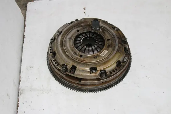 Volante de embreagem Renault 302059239R image 2