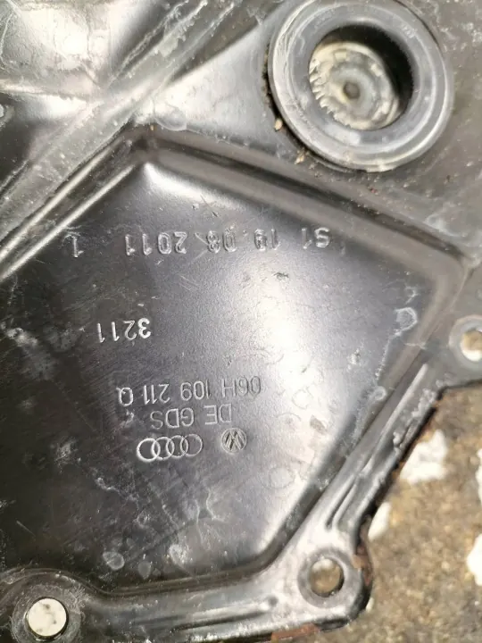 Couverte de Distribution OEM 06H109211Q Audi A4 B8 image 3
