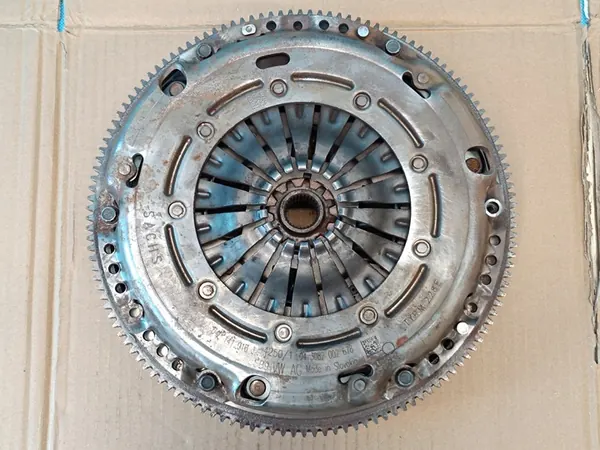 SKODA SUPERB 3 III 15-19 1.5 TSI Volante de Dupla Massa image 4