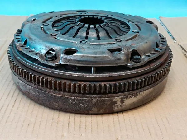 SKODA SUPERB 3 III 15-19 1.5 TSI Volante de Dupla Massa image 5