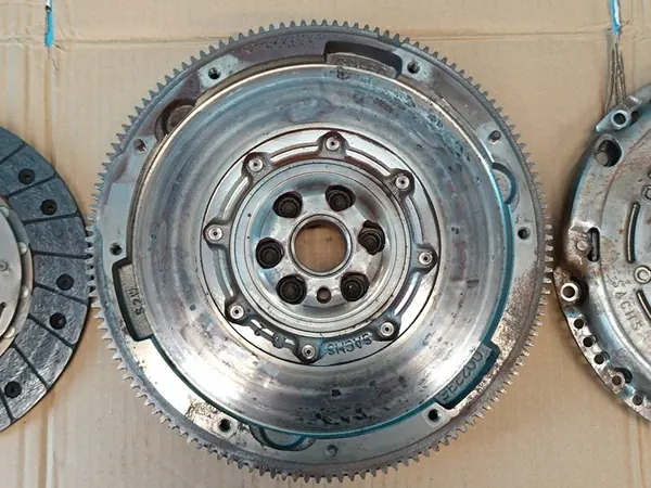 SKODA SUPERB 3 III 15-19 1.5 TSI Volante de Dupla Massa image 6