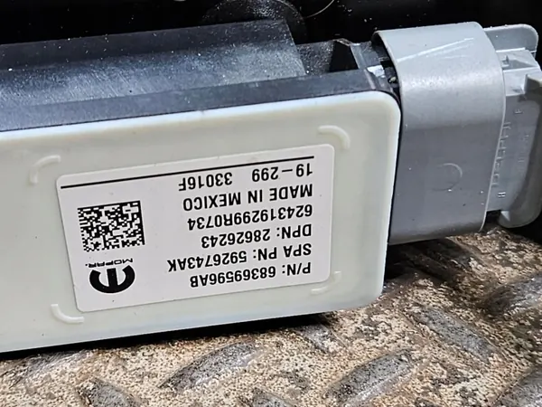 Mécanisme Portière Arrière Gauche OEM 68368919AD - Chrysler image 9