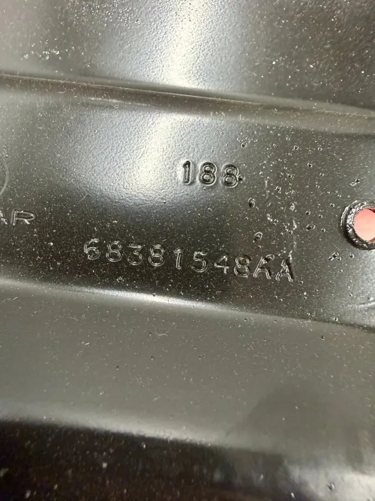 Reservhjulsfäste OEM 68381548AA - Bak image 3