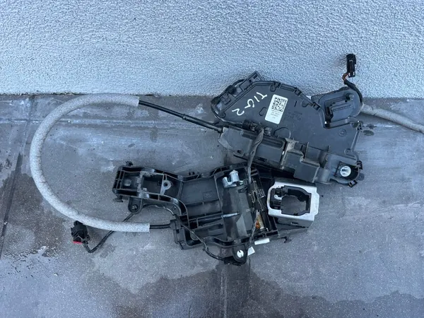 Vänster Framdörrslås VW Tiguan II 5NB837015E image 2