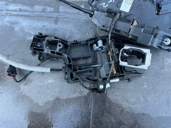 Vänster Framdörrslås VW Tiguan II 5NB837015E image 4