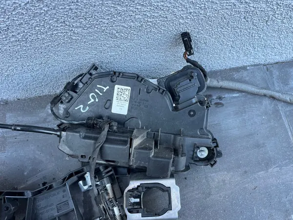 Vänster Framdörrslås VW Tiguan II 5NB837015E image 5