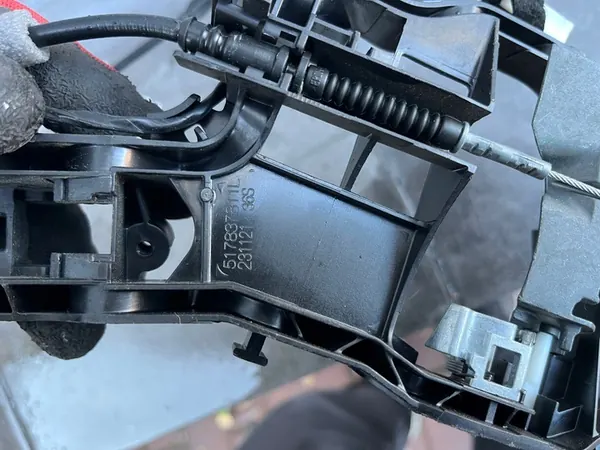 Vänster Framdörrslås VW Tiguan II 5NB837015E image 8