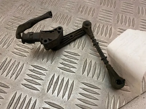 Sensor de Nivel Suspensión Neumática Land Rover Discovery 5 OEM JPLA3D026BA image 2