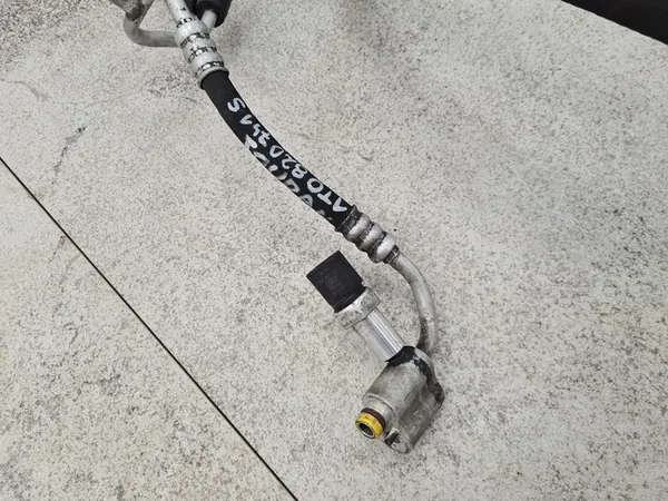 VW Touran I 1.9 TDI Ilmastointiputket image 6