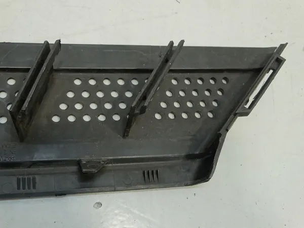 Audi A4 B8 Luchtinlaat 8K0129617B image 6