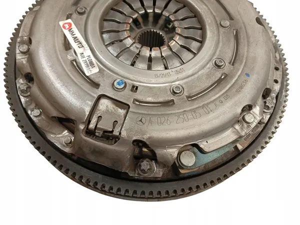 Kaksoismassavauhtipyörä Mercedes W176 W246 X156 C117 1.8 1.6 CDI A0262500501 image 4