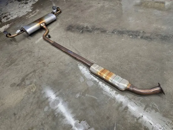 Lynk & Co 01 Pakoputken vaimennin OEM 889080158 image 2