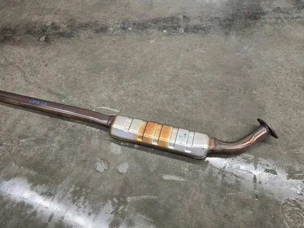 Lynk & Co 01 Pakoputken vaimennin OEM 889080158 image 4