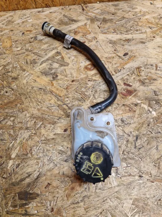 Réservoir direction assistée Ford Transit Courier 2017 OEM EY162K473 image 2