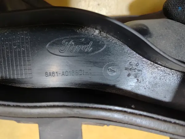 Ford Fiesta MK7 tuulilasin alareunatiiviste 8A61A016B26 image 7