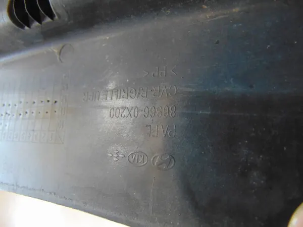 Hyundai i10 07-10 Tira superior parachoques OEM 863660X200 image 6