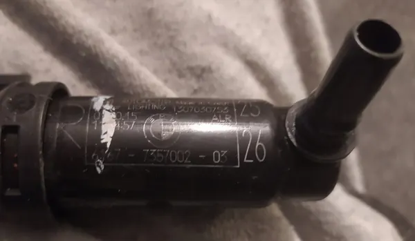 BMW X3 Koplampwasdop OEM 61677357002 image 3