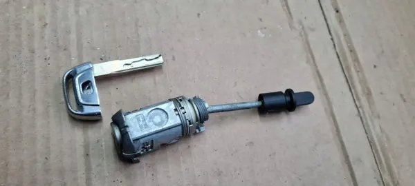 OEM 4G8837167 ovenlukon insertti Audi A7:lle image 2