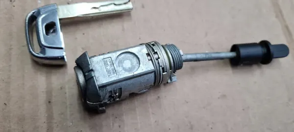 OEM 4G8837167 ovenlukon insertti Audi A7:lle image 3