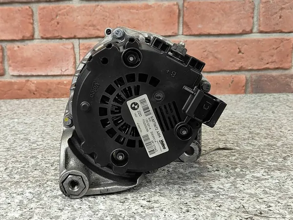 BMW F10 F01 X5 E70 X6 E71 Vaihtovirtageneraattori 220A OEM 8570672 image 4