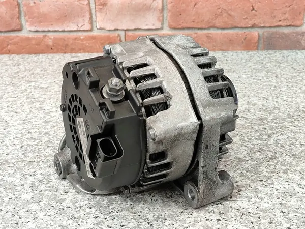 BMW F10 F01 X5 E70 X6 E71 Vaihtovirtageneraattori 220A OEM 8570672 image 6