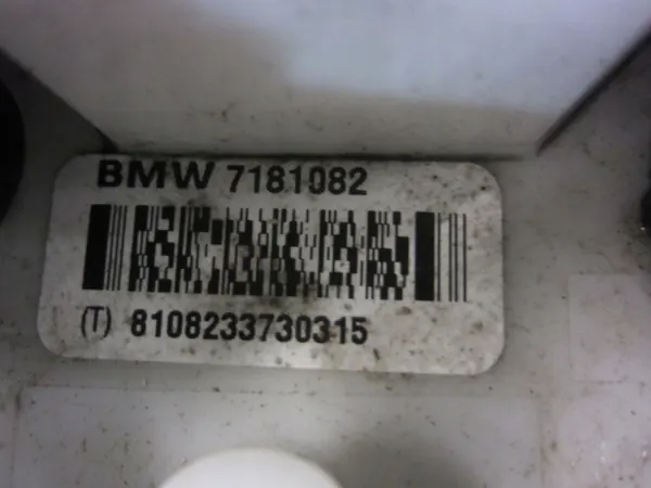 BMW X5 F15/F16 Brandstoftankvuller OEM 16117344554 image 10