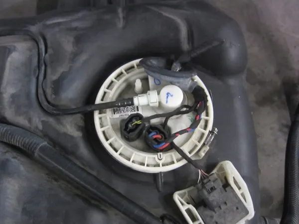 BMW X5 F15/F16 Brandstoftankvuller OEM 16117344554 image 7