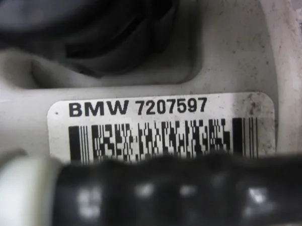 BMW X5 F15/F16 Brandstoftankvuller OEM 16117344554 image 8