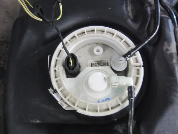 BMW X5 F15/F16 Brandstoftankvuller OEM 16117344554 image 9