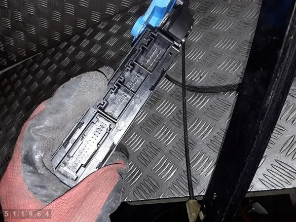 Seat Exeo Window Regulator OEM 8E1959802G - Used image 4