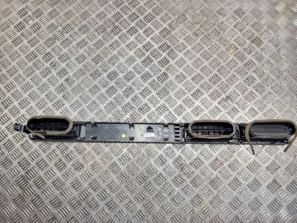 Volvo V70 II Konsole Lufteinlass OEM 30715143 image 4