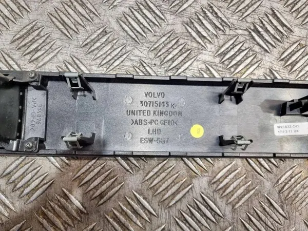 Volvo V70 II Konsole Lufteinlass OEM 30715143 image 5