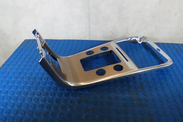 Volvo XC60 I radioframe OEM 31469643 middenconsole image 3