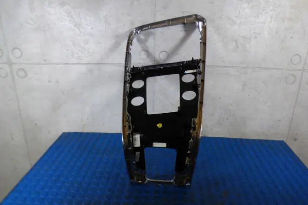 Volvo XC60 I radioframe OEM 31469643 middenconsole image 5