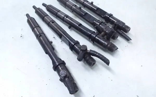 Iniettore AUDI A6 (4B2, C5) 2.5L diesel 110kW image 3