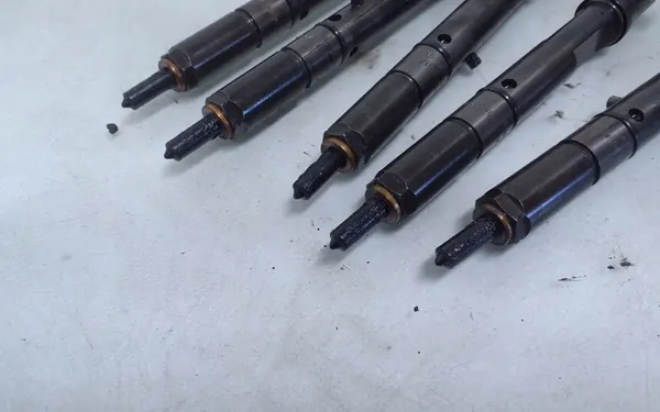 Iniettore AUDI A6 (4B2, C5) 2.5L diesel 110kW image 4