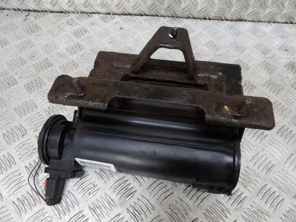 Jeep Grand Cherokee WK 5.7 Carbon Filter 04891762AA image 4