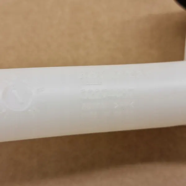 Tube de col de liquide lave-glace OEM 32274464 Polestar 3 image 3