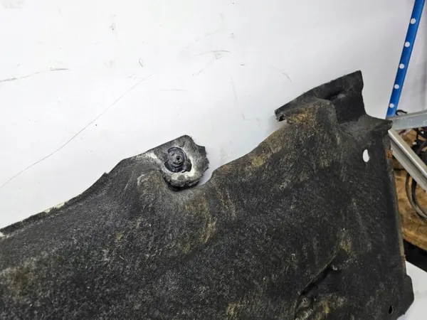 Audi Q3 Lift 8U Unterbodenschutz Links OEM 8U0825207 image 5