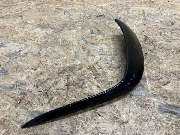 Mercedes C-klass A2068804805 AMG Fram Höger Spoiler image 2