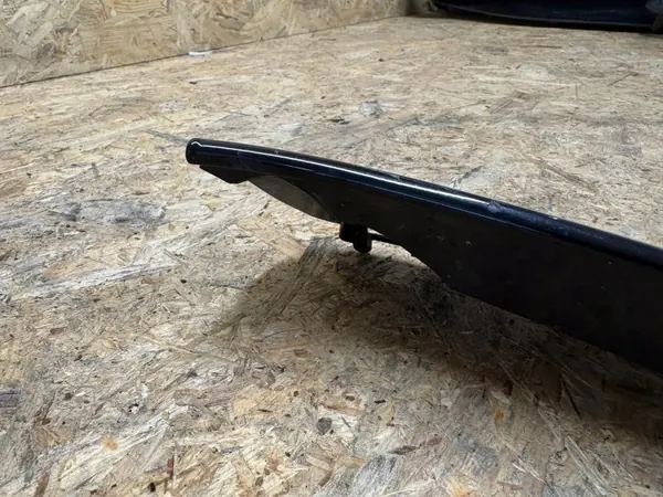 Mercedes C-klass A2068804805 AMG Fram Höger Spoiler image 3