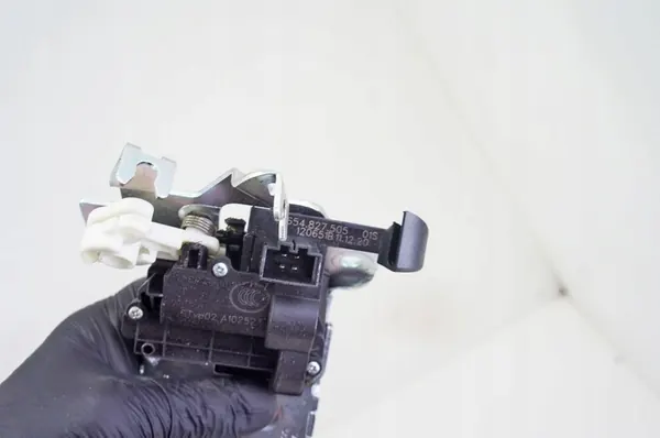 Skoda Octavia IV Baklucka Lås TO032 654827505 image 4