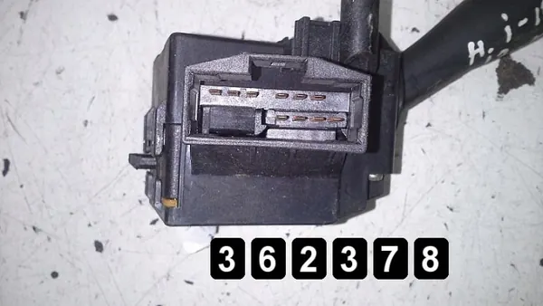 Interruptor Hyundai OEM AM-362378 - Estado Usado image 6