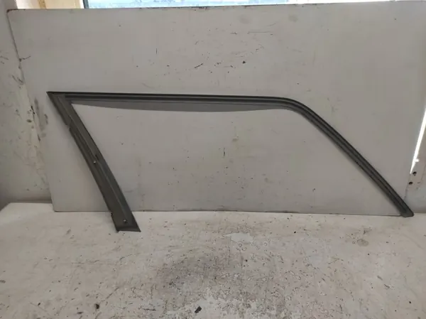 Junta ventana trasera derecha OEM PAW426 Mercedes E W124 image 3