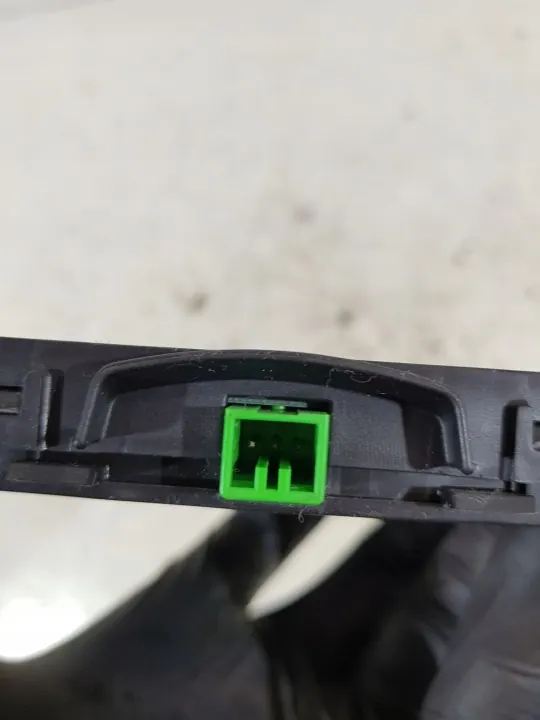 Volvo XC60 I Centrale Sluitmodule OEM 30682115 image 3