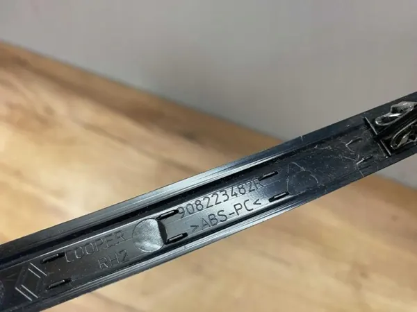 Junta de maletero derecha OEM 908223482R para Renault Austral 22- image 3