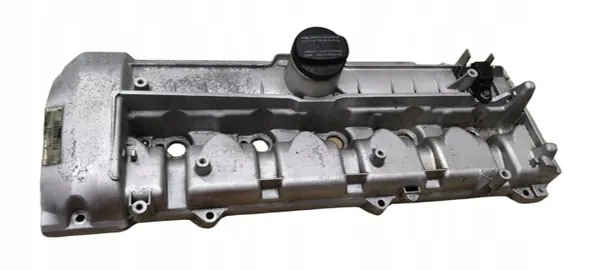 Escudo de tapa de válvulas Mercedes OEM A6120160805 image 2