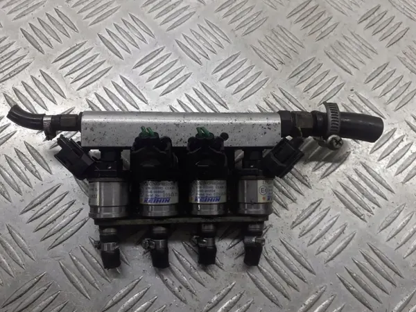 Rampe d'injection gaz OEM 67R-010135 Toyota Corolla image 2