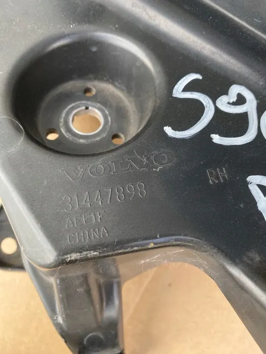 Volvo OE Framskärm Stöd Höger 31447898 image 2