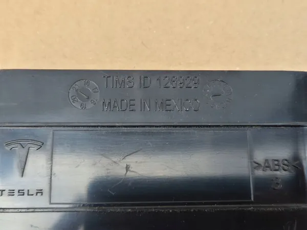 Couvercle Filtre Habitacle Tesla Model S OEM 126929 image 6